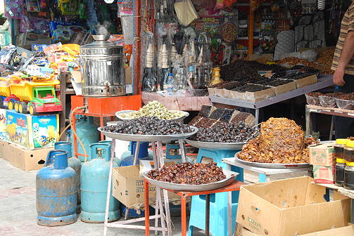 ... mit reichhaltigem Angebot ...