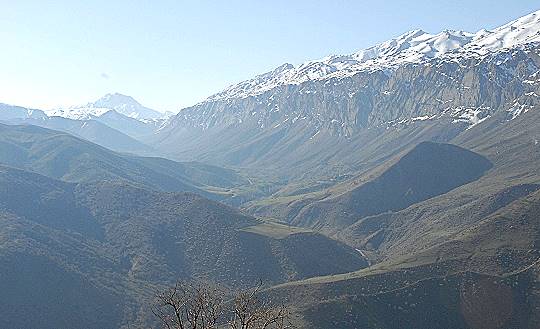 Das Auge schweift ber unendlich weite Hochtler ...