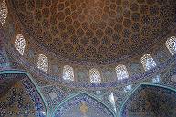 Imposante Verzierung innen und auen ...