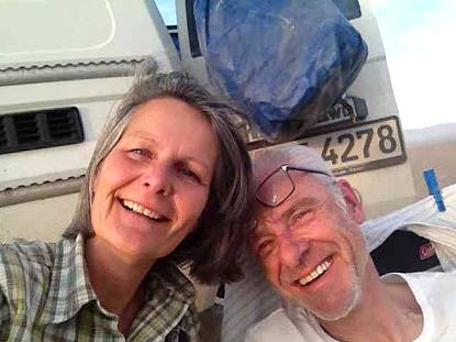 Zwei Reisende sind guter Dinge: Auf dem Weg zum nchsten Ziel ...