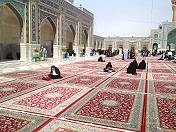 Groe Flchen mit Teppichen ausgelegt ...