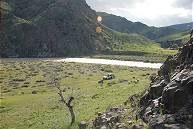 Idyllischer Nachtplatz an der Flussbiegung ...