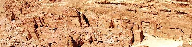 Vogelperspektive: Die Tempelwand ...