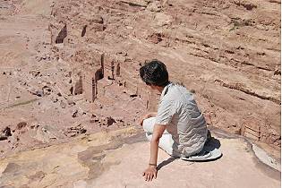 Aussicht: Blick auf die Tempelwand ...