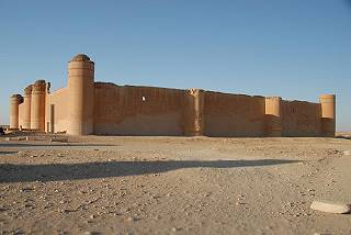 Am alten Wstenschloss ...