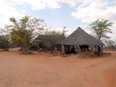 ... Restaurant, Bar und Pool ...