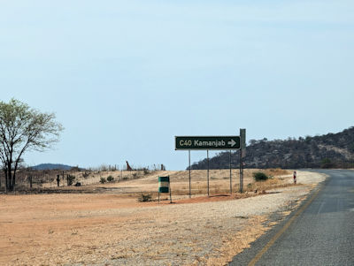 Abzweig nach Kamanjab