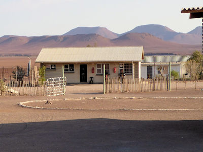 Die Rezeption am Springbokwasser Gate Camp Die Rezeption am Springbokwasser Gate Camp