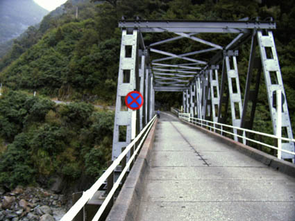 Auf der one-lane-bridge ...