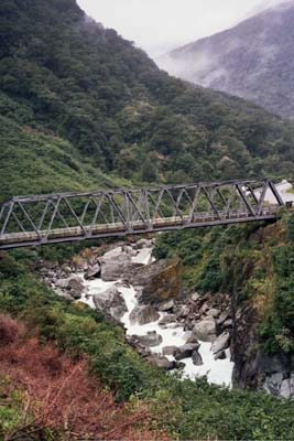 Wolkenfetzen bis hinab in die Tler ...