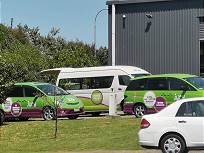 Das Tele zeigt es: Unser "Camper" wird tatschlich vorbereitet ...