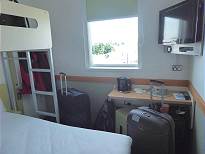 Hotelzimmer oder Isolationszelle? Hotelzimmer oder Isolationszelle?