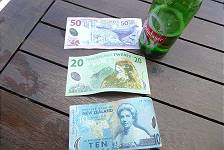 Geldscheine passend zur Umgebung ...