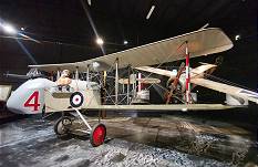 Airco DH.2, verfolgt von Fokker Eindecker