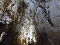 Bis hierhin noch "normale" Tropfsteinhöhle ... Bis hierhin noch "normale" Tropfsteinhöhle ...