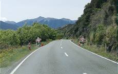 Darf nirgendwo fehlen: Mobiles Tempo 100-Schild ...