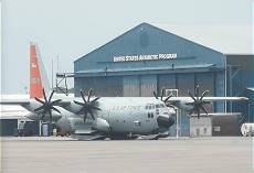 Der Antarktis-Flieger steht bereit ... Der Antarktis-Flieger steht bereit ...