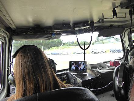 Die Fahrerin hat uns im Blick ... Die Fahrerin hat uns im Blick ...