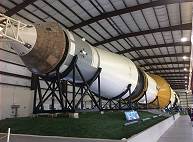 Nicht wirklich: Saturn V von vorn ...