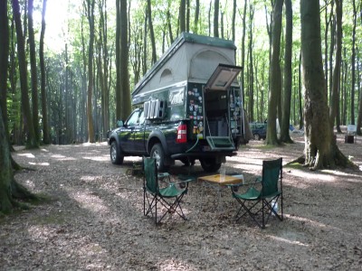 Campieren unter 100 Jahre alten Buchen ...