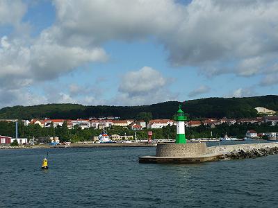 Einfahrt zum Hafen Sassnitz ...