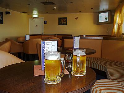 ... und noch weniger in der Bar!