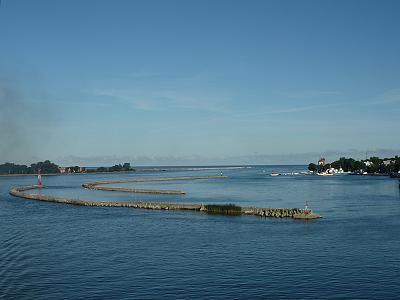 Die Hafeneinfahrt von Baltijsk ...