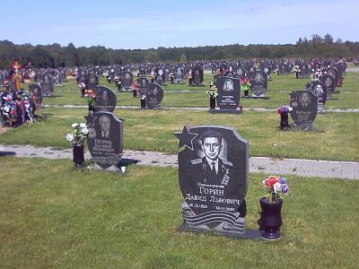 Aufwndig gestaltete Grabsteine ...