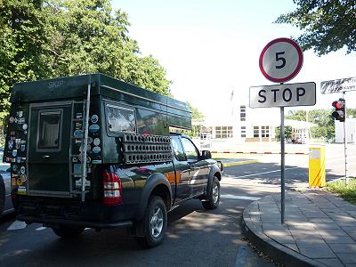 Warten auf Einlass in den Schengenraum ...