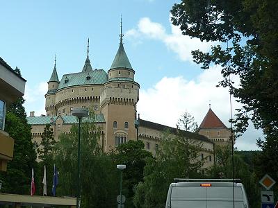 Vorbei am Schloss, hoch zum Camp ... Vorbei am Schloss, hoch zum Camp ...