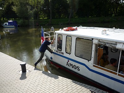 Buntes Treiben am Fluss ...