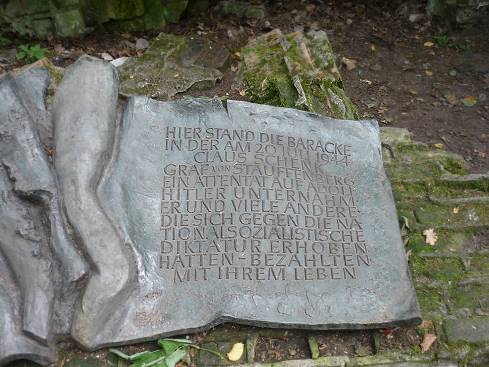 Erinnerung an das Attentat auf Hitler, das hier stattfand ...