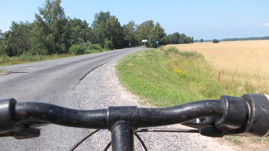 Einbiegen in die Strae nach Uzava ...
