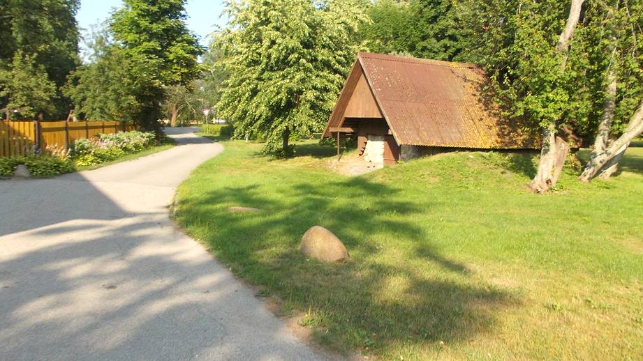 Vorratshaus am Wegesrand ... Vorratshaus am Wegesrand ...