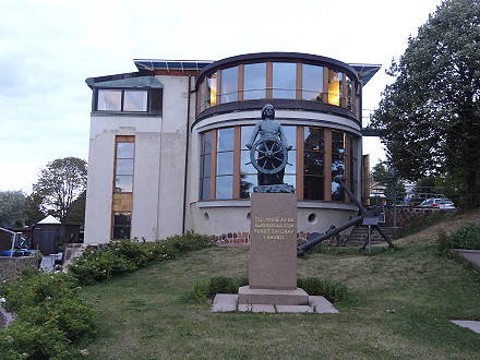 Am Hafen von Mariehamn ...