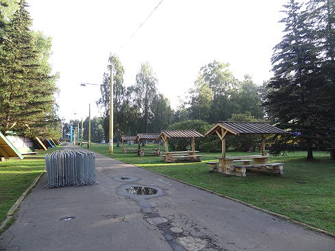 Ungemtlicher Morgen unterwegs: Pftzen und andere Reste der Nacht davor ...