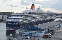 QUEEN VICTORIA: Im Hafen beeindruckend ...