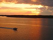 Anhaltende Dmmerung auf See ...