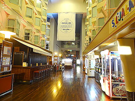 SYMPHONY-Promenade, lange nach Mitternacht: Nun gehrt das Schiff uns!