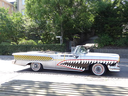 Parkplatz-Nachbar am Straenrand: Der braucht mindestens so viel Stellflche wie wir ... 