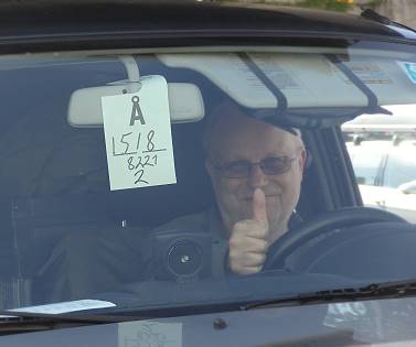 Geschafft: Endlich das richtige Schild im Cockpit!