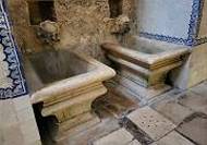 In der Kche des Klosters, hier Splbecken