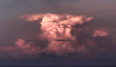 Ein "Gesicht" am Himmel ..?