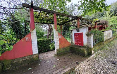 Am Eingang zum Garten der Trnen