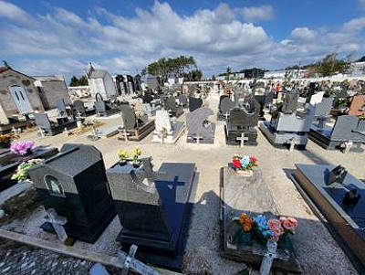 ... in Nachbarschaft zum Friedhof