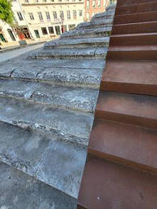 Eingangsstufen mit Stahl abgedeckt