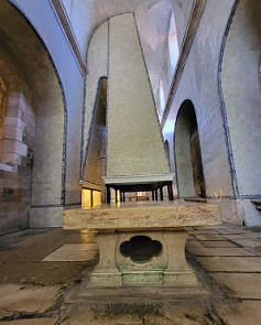 Kchentisch und Feuerstelle