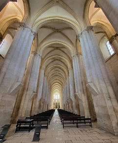 Groes Kirchenschiff mit Sitzen 