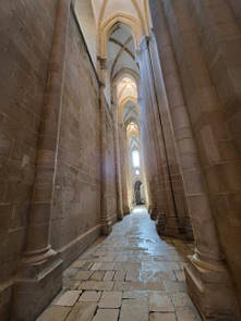 Auf dem Gang zu Pedro und Ines