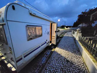 Bei Freunden ein Stellplatz neben dem Haus ...